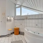 Stunning In With Kitchen Dom wakacyjny Ebeltoft